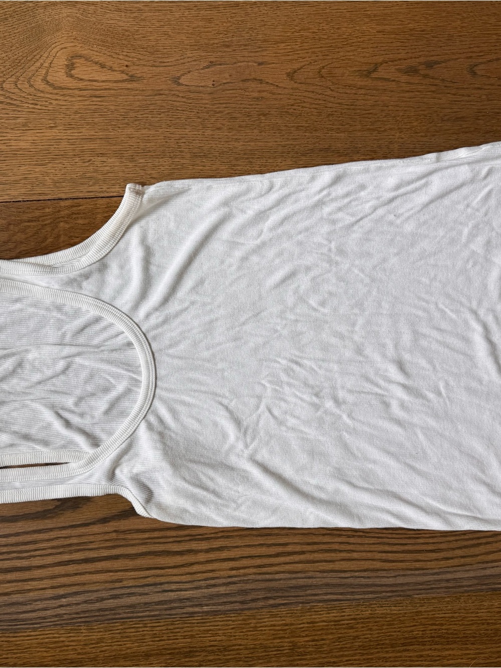 Hatch ribbed tank - Picture 2 of 3